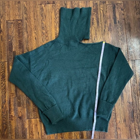 PAIGE Raudi Cold Shoulder Wool Blend Turtleneck Sweater in Dark Spruce Size M - Picture 4 of 10